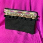 Cartera pompones.