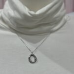 Collar ovalado