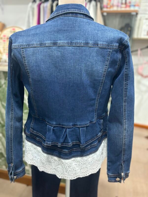 Chaqueta vaquera puntilla